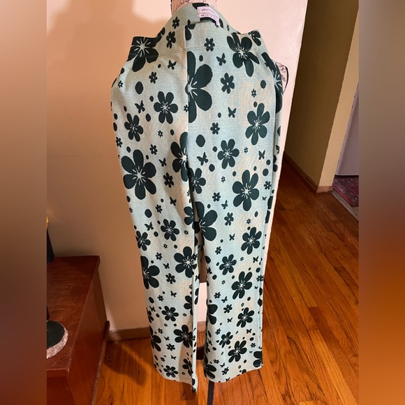 Urban Outfitters Stretchy Flower Print Wide Leg Pant - Picture 1 of 2